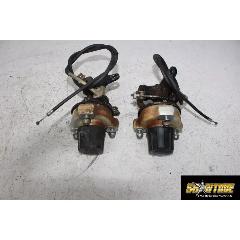 02-05 SUZUKI QUADMASTER 50 LTA50 RIGHT LEFT FRONT STEERING KNUCKLES SET PAIR