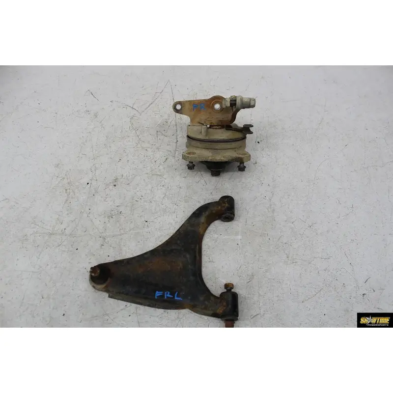 94-98 YAMAHA TIMBERWOLF 250 YFB250 FRONT LOWER RIGHT CONTROL A ARM HUB KNUCKLE