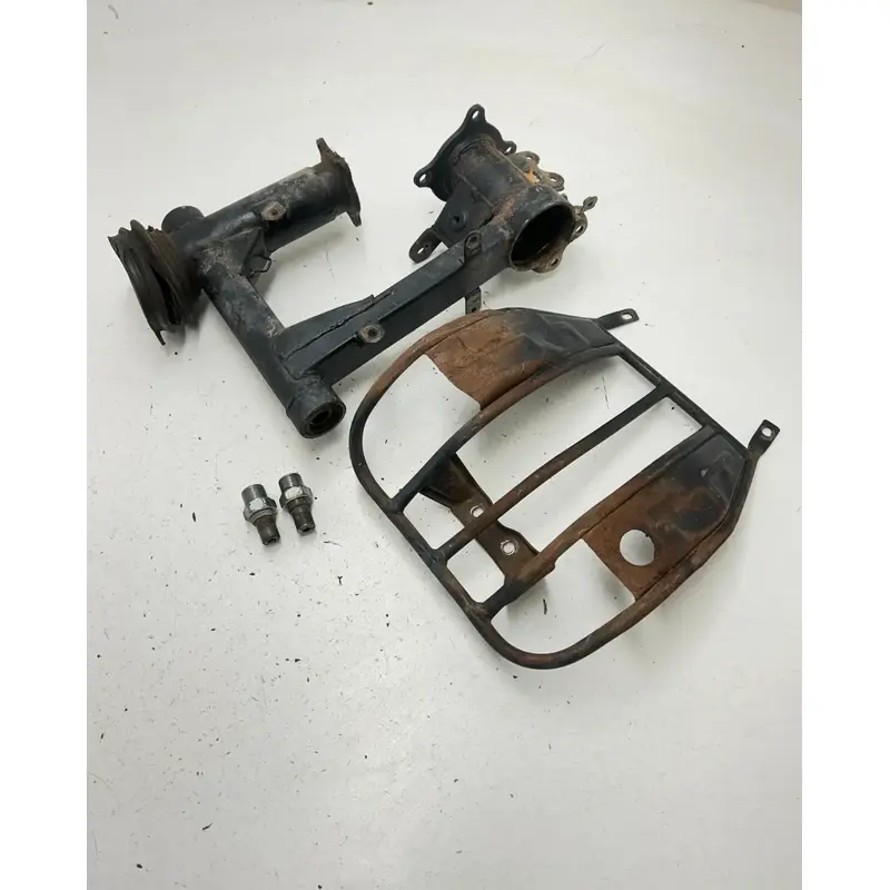 84 1984 Yamaha Tri Moto 225 DX YTM225DXL OEM Swing Arm Swingarm Skid Plate