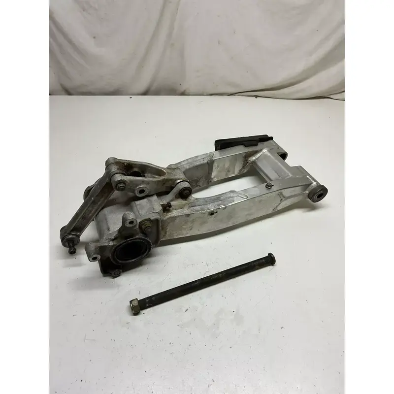 2001 01 Yamaha raptor 660 DAMAGE Swingarm Swing Arm axle carrier linkage mount