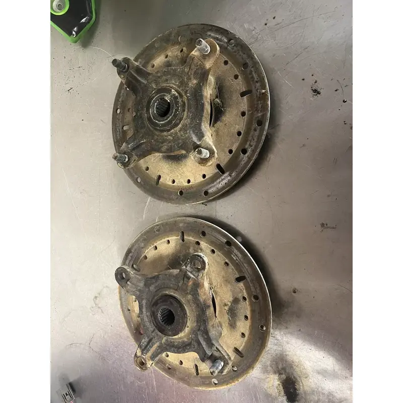 02 Polaris Sportsman 700 4x4 Front Wheel Hubs Left & Right